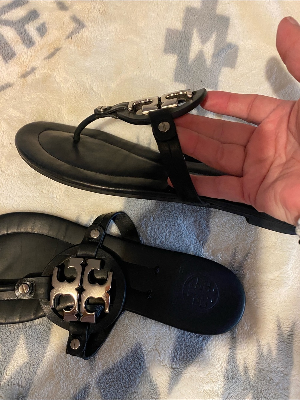 Tory Burch Black Logo Thong Sandals - Picture 6 of 11
